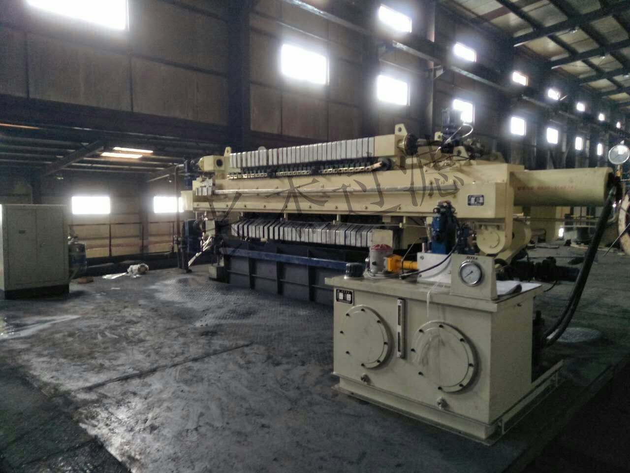 長(zhǎng)杰小型全自動(dòng)廂式壓濾機(jī)在某化工廠應(yīng)用現(xiàn)場(chǎng)